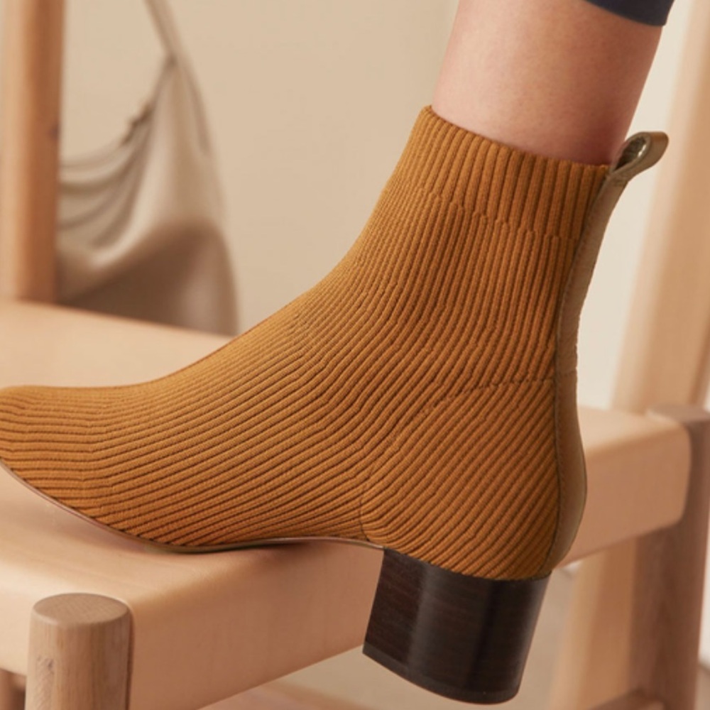 Everlane Classic Ribbed Brown Ankle Boots